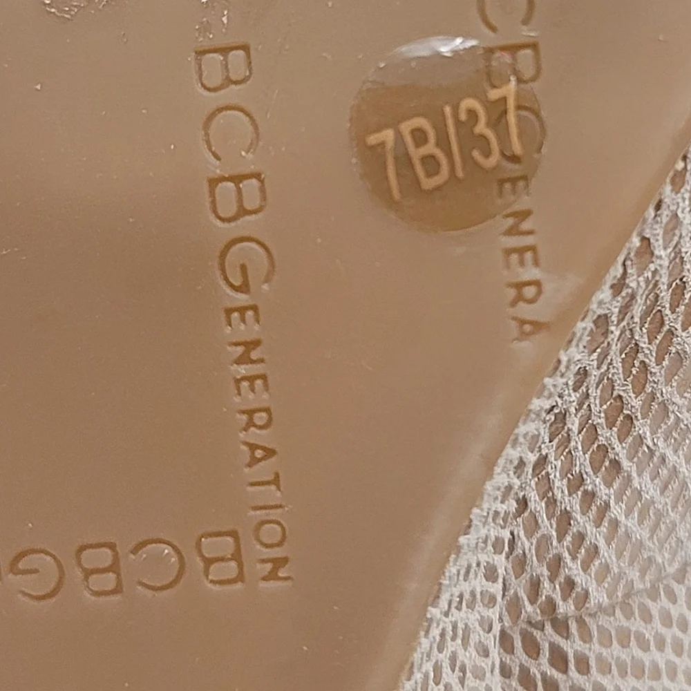 BCBGeneration Tan Beige Snake Embossed Leather Wedge Heel Shoes SZ 7 Round Toe - Picture 12 of 14